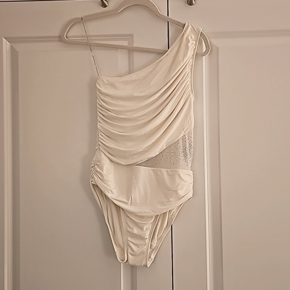 NWOT Bathing Suit. Cream Carmen Marc Valvo One Piece Off the Shoulder. Sz 10.